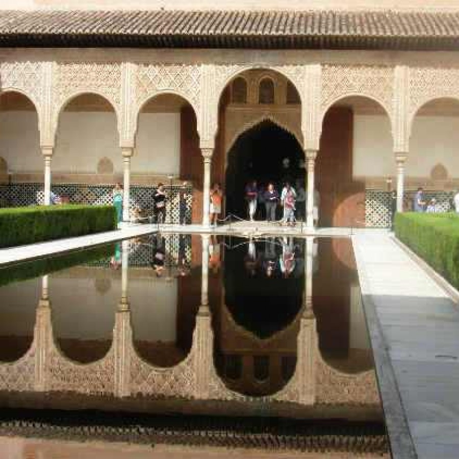 Миртовый дворик Альгамбра