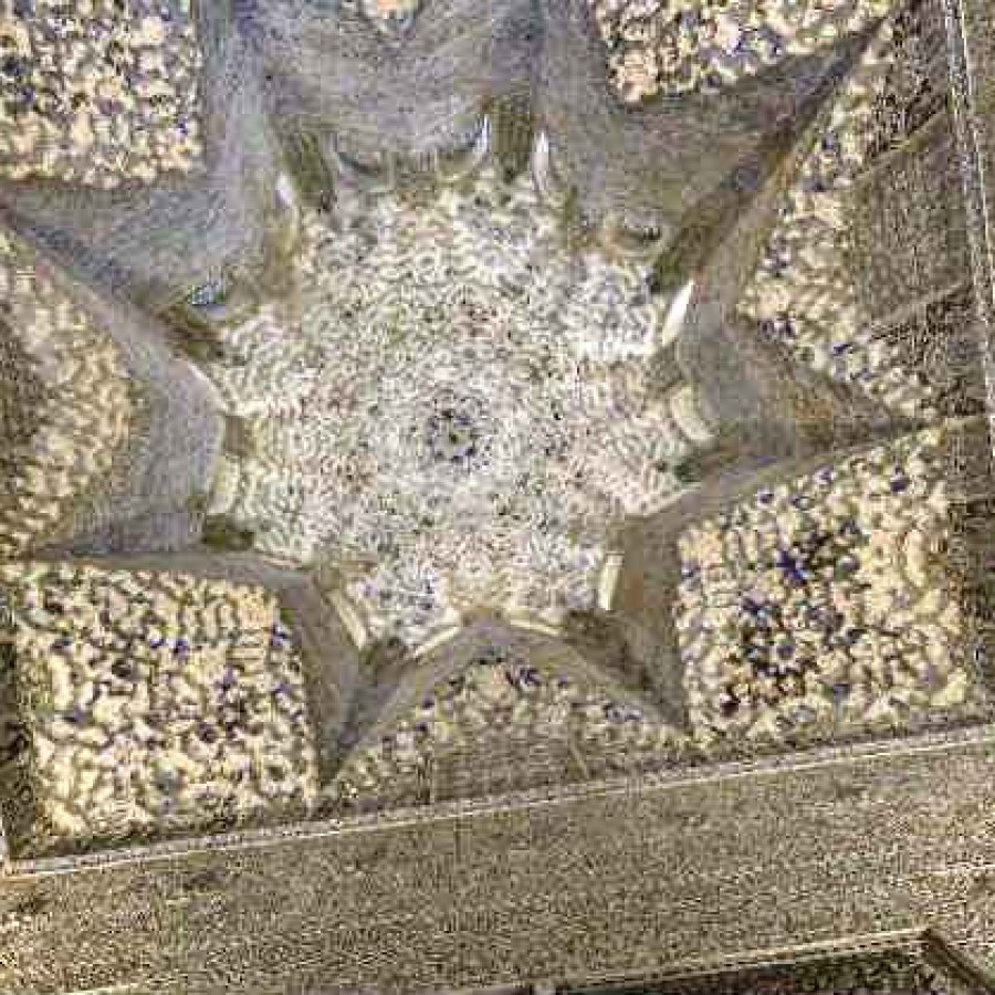 Дворцы Насридов Альгамбра