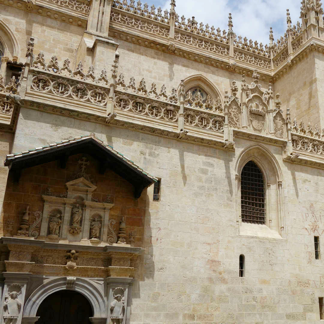 Храмы и монастыри Гранады: Кафедральный собор, Королевская капелла, Картезианский монастырь, базилика Святого Иоанна Божьего.